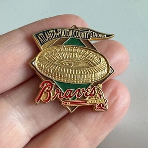 Vintage 1994Atlanta-Fulton County Stadium Braves Pin – Team Logo & Ballpark - Picture 1 of 4