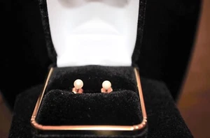 14K YELLOW GOLD PAIR PEARL EARRINGS W/BACKINGS 3.8MM EACH - Picture 1 of 3