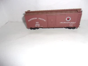 D7 (HO) Athearn 40' Box Car Northern Pacific NP 15827 - Picture 1 of 5