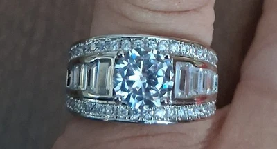 Novo anel feminino de cristal branco CZ de diamante cultivado em laboratório.  - Imagem 1 de 4