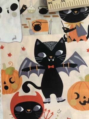 Alexander Henry Tela Patio Halloween Disfraz Gatito Diablo Momia Fantasma Gato Negro Foto 1 de 4