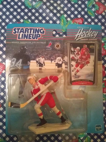 Hasbro Starting Lineup NHL 1999-2000 Detroit Red Wings Steve Yzerman Figure Cover