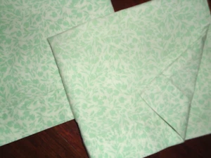 THRESHOLD VINTAGE ALL OVER GREEN FLORAL (2) STANDARD PILLOWCASES COTTON 19X33 - Picture 1 of 5