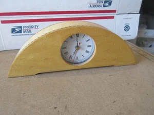 Postmodern desk mantle clock (O 874) - Picture 1 of 2