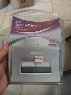 Radio Shack 2-Way Stereo A/V Switch Selector RCA 15-1982 Audio Video New - Image 1 of 4