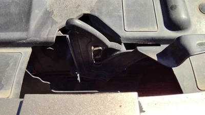 Conjunto de pestillo de capó Chevy Cavalier 1995-2005 con soporte OEM Foto 1 de 4