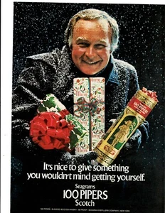 1973 Print Ad Seagram's 100 Pipers Scotch Christmas It's nice to give something - Picture 1 of 1