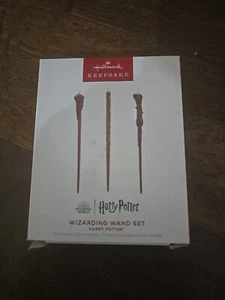 Neu in Box 2022 Hallmark Harry Potter Zauberstab 3-teiliges Set Andenken Ornamente - Bild 1 von 6