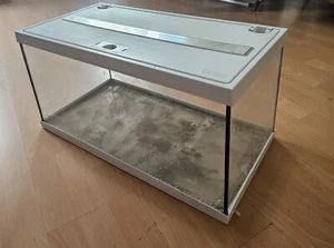 Aquarium von EHEIM, guter Zustand inkl. Licht und wärmer. Perfekt für Fische - Bild 1 von 2