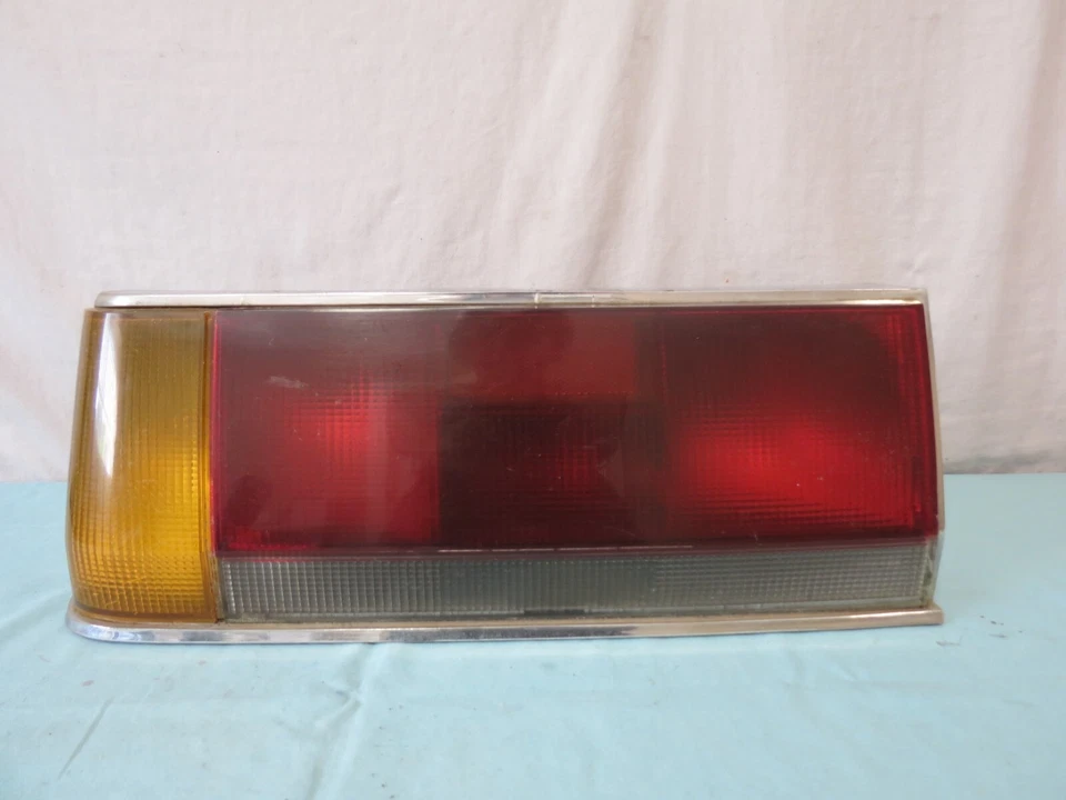 ✅ 80-87 PEUGEOT 505 ESQUINA EXTERIOR QTR MTD luz trasera lámpara lado conductor izquierdo OEM Foto 1 de 4