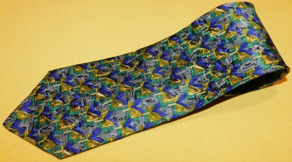 ERMENEGILDO ZEGNA MADE IN ITALY LIGHT GREEN/YELLOW/BLUE ABSTRACT DESIGN TIE. - Image 1 of 3