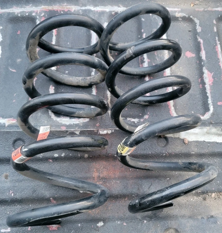 GMC ACADIA DENALI 2015 muelles helicoidales traseros buen estado obtienes ambos resortes Foto 1 de 3