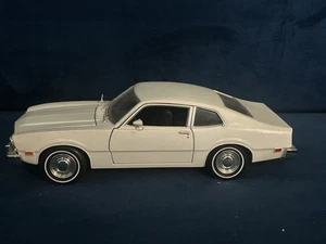 Ford Maverick 1974 blanco fundido a presión 1/24/Motor Max - Imagen 1 de 8