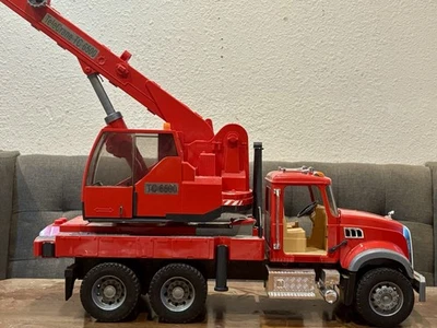 Camión de juguete Mack Red Granite Liebherr Crane TC 6500 2007 1/16 Foto 1 de 4