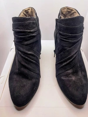 Andrew Geller Ginne Black Solid Suede Ankle Booties Side Zip Womens Size 9 M - Image 1 of 4