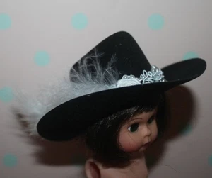 Zubehör schwarzer Cowboyhut mit Feder für Madame Alexander Puppen (KEINE PUPPE) - Bild 1 von 9