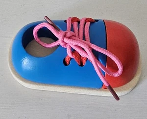 How To Tie Laces OF Shoes Learning Toy - Picture 1 of 8