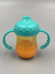 Pretend Play Baby Puppe 3 Zoll Schnabeltasse orange Getränk grün Oberteil & Seite - Bild 1 von 3