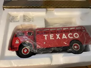 First Gear 1:34 Scale 1953 White 3000 Heavy Duty Stake Truck TEXACO 18-2238 New - Picture 1 of 5