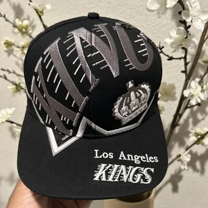 Gorra gorra personalizada con logotipo grande de Los Angeles Kings Motion Script Snapback rara cúpula negra - Imagen 1 de 10