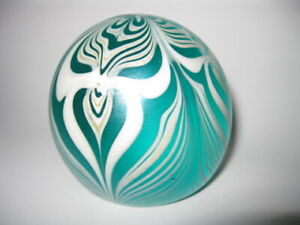 SIGNED VANDERMARK PULLED FEATHER DESIGN AQUA GLASS PAPERWEIGHT DATED 1976