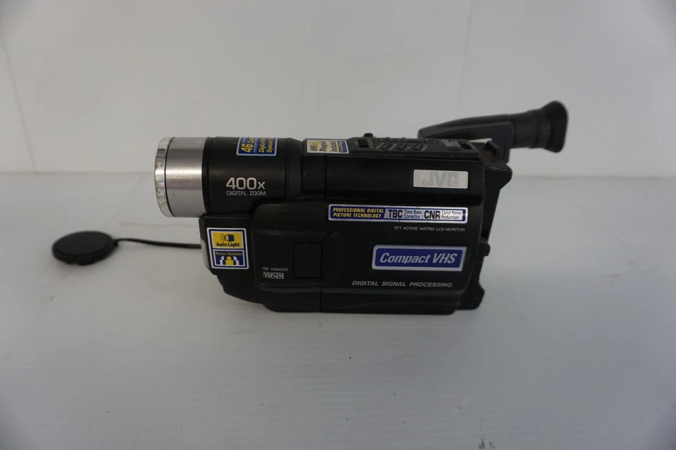 JVC COMPACT VHS CAMCORDER MODEL GR-AXM230U (FQP138) - Image 1 of 4