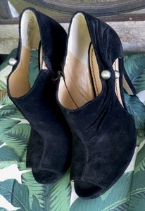 NINE WEST BLACK SUEDE HEELS — OPEN TOE — SIZE 5.5 - Picture 1 of 23