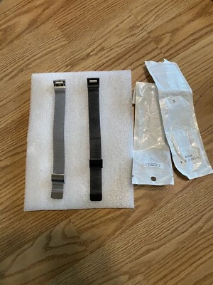 Dos relojes de malla de acero inoxidable con cierre magnético para FITBIT Alta y Alta HR! Foto 1 de 4