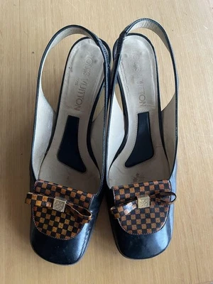 Sandálias Louis Vuitton Damier mula tamanho US7.0 couro preto feminino usado  - Imagem 1 de 4