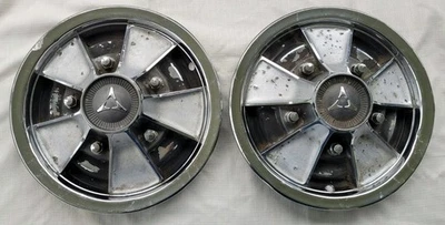 Lote de 2 pares de cubiertas de rueda tapacubos Dodge Charger Coronet Dart R/T Mag 1967 OEM Foto 1 de 4