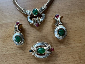 Jewels of India Grosse Christian Dior Emerald Glass Necklace Brooch Earrings Set - Picture 1 of 24