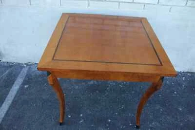 Gran mesa auxiliar italiana neoclásica con incrustaciones de madera de tejo juego de desayuno Foto 1 de 4