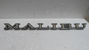 Insignia emblema guardabarros original Chevy Malibu 1971-72 usada - Imagen 1 de 9