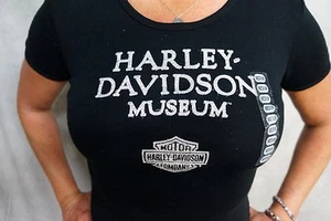 HARLEY-DAVIDSON MOTORCYCLES MUSEUM WOMEN'S MEDIUM BLACK GLITTER T SHIRT, NEW! - Picture 1 of 9