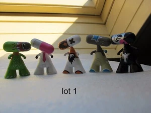 Collectionde 5 petites figurines dont la tête ressemble à une gélule médicale -1 - Picture 1 of 2