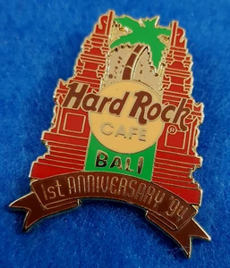 PIN BALI 1er ANIVERSARIO TEMPLO HINDÚ ROJO 1994 PALMERAS VERDES Hard Rock Café - Imagen 1 de 1