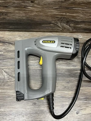 Pistola Grapa Eléctrica Stanley o Brad Modelo TRE550 Probada Funciona ENVÍO RÁPIDO Foto 1 de 4