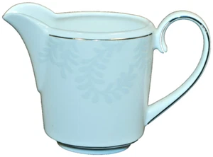 WEDGWOOD Fine China Vera Wang Trailing Vines Creamer Jug Dinnerware New - Picture 1 of 4