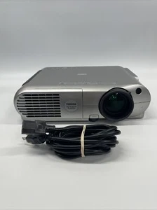 TOSHIBA TLP670 PROJECTOR NO REMOTE - Picture 1 of 7