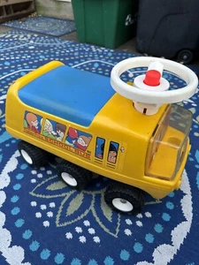 Vintage Fisher-Price Ride-On School Bus 983 Without Original Figure - Picture 1 of 9