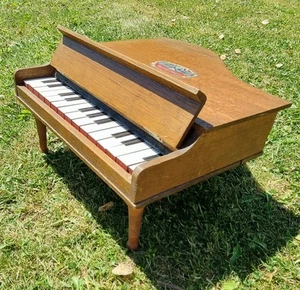 Vintage Grand Baby Piano, "The Blue Ribbon" Children's Doll Teddy Display 30cms - Picture 1 of 17