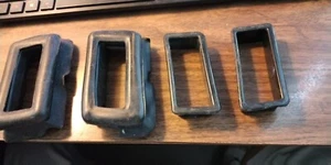 Mercedes 450 560 SL SLC Right Left Under Dash & door inner Seal 1078310398 & 99 - Foto 1 di 2
