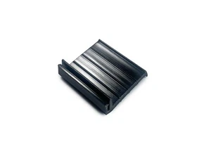 Paquete de 1000 - Pestañas de tracción para pantallas de ventana - NEGRO - PVC duro - propiedad de veteranos co. - Imagen 1 de 6