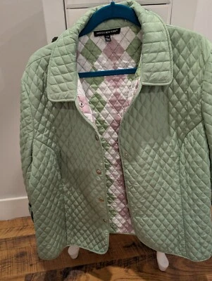Chaqueta acolchada ligera verde mujer marca Briggs New York 20W Foto 1 de 4