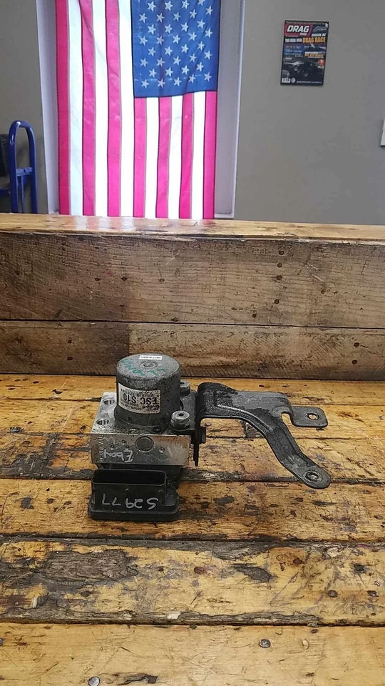 2013 HYUNDAI ELANTRA (KOREA BUILT COUPE) ABS UNIT ANTI LOCK BRAKE PUMP ACTUATOR - Image 1 of 4