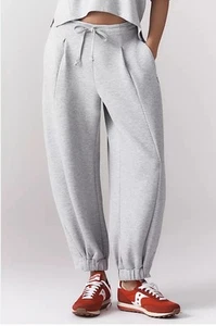 Pantalones de chándal Anthropologie Daily Practice Barrel plisados pequeños bolsillos grises nuevos con etiquetas - Imagen 1 de 8