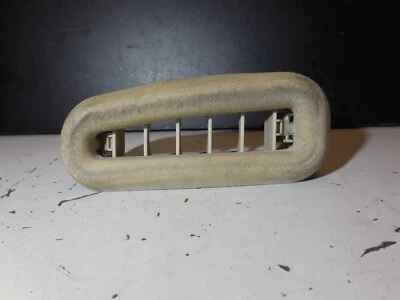 Elemento de acabamento de ventilação de ar dianteiro esquerdo A2117200530 03-09 Mercedes Benz W211 E500 E350 - Imagem 1 de 4