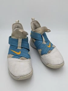 Tenis de baloncesto Nike LeBron Soldier XII 12 ID talla 15 blancos con correas azules - Imagen 1 de 6