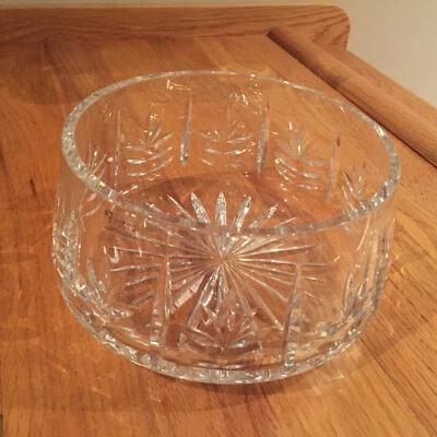 Cuenco navideño vintage de cristal rosa irlandés de 6,5" hecho a mano República Checa ~ nuevo sin caja raro Foto 1 de 4