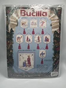 Bucilla Collezione Natività Natale Set di 8 Ornamenti Punto Croce Contati #82844 - Foto 1 di 3
